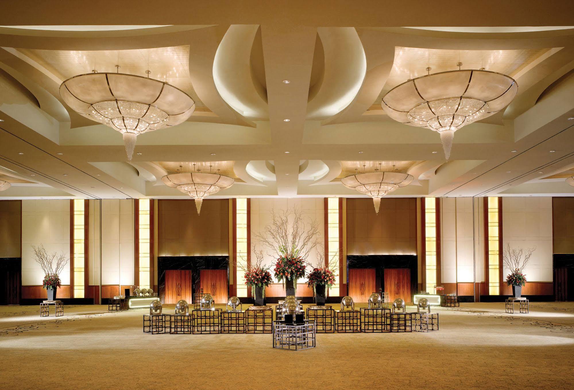 The Ritz-Carlton Jakarta, Pacific Place Экстерьер фото